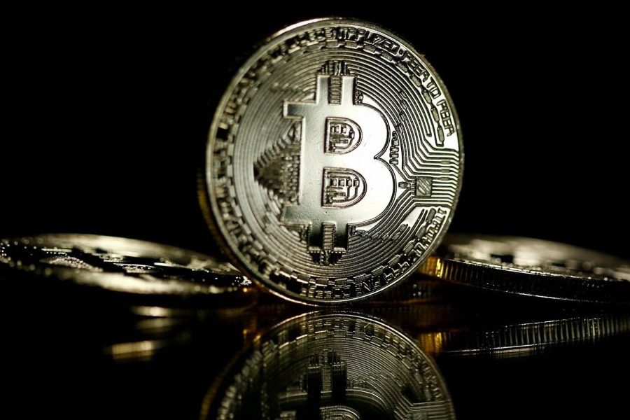 Πανικός στην αγορά crypto ‑ Γιατί οι επενδυτές καταχωνιάζουν τα bitcoin κάτω από το στρώμα