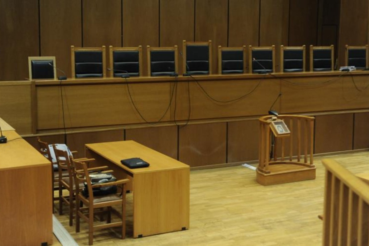 «Ρηξικέλευθη απόφαση»: «Παράνομη» συνομιλία έγινε δεκτή και αθωώθηκε πατέρας που κατηγορούνταν για τον βιασμό της κόρης του