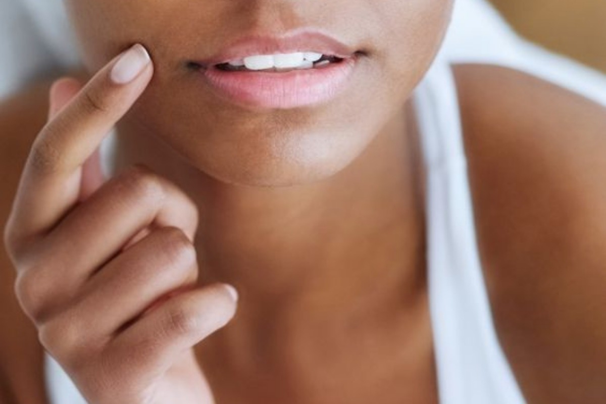 Γέμισες σπυράκια; Μπορεί να οφείλεται σε αυτή την ορμόνη