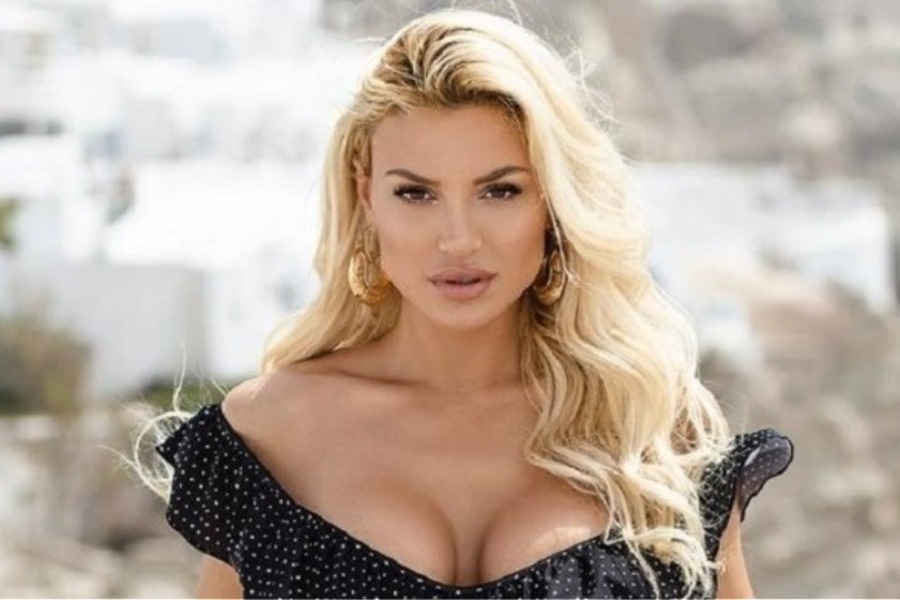 Οι σeξι εμφανίσεις της Αλεξάνδρας Παναγιώταρου στη Μύκονο