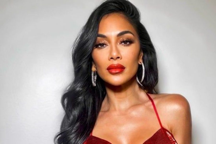 Nicole Scherzinger: Έγινε ξανθιά και είναι ίδια η Κιμ Καρντάσιαν