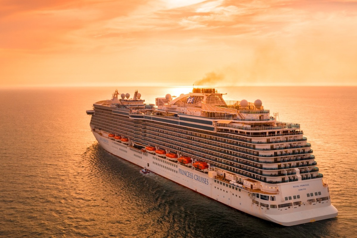 Αυτό το ηλικιωμένο ζευγάρι έκλεισε 51 κρουαζιέρες, γιατί είναι φθηνότερο από το να ζει σε γηροκομείο