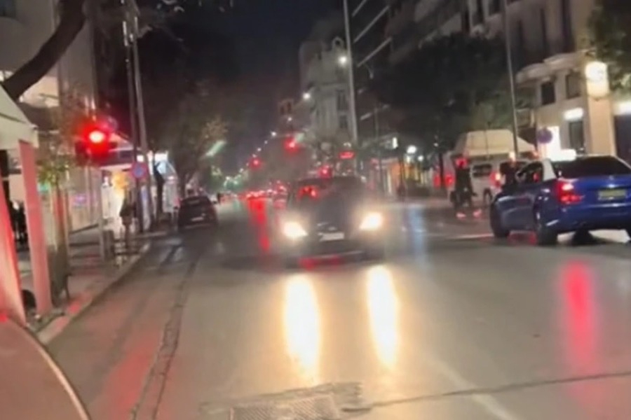 Οδηγός πήγαινε αντίθετα σε έναν από τους πιο κεντρικούς δρόμους της Θεσσαλονίκης