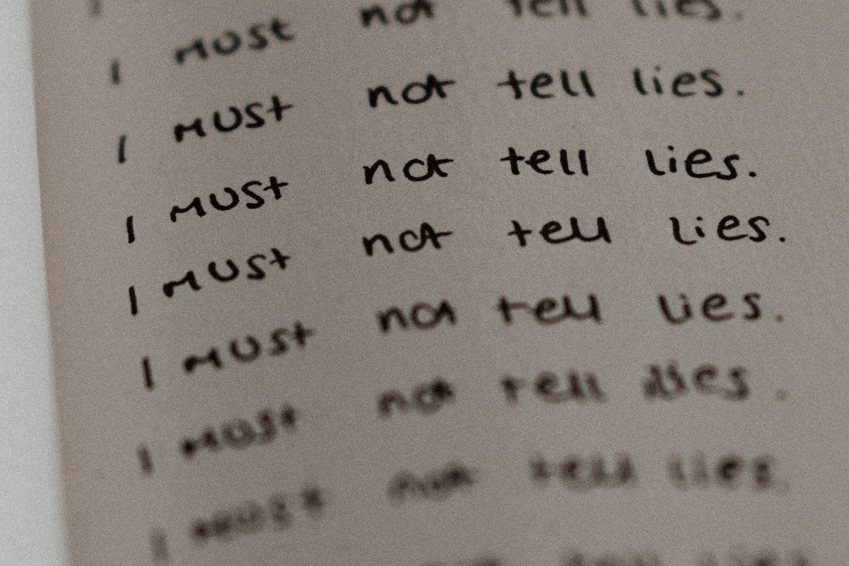 Πώς θα καταλάβεις εάν κάποιος σου λέει ψέματα