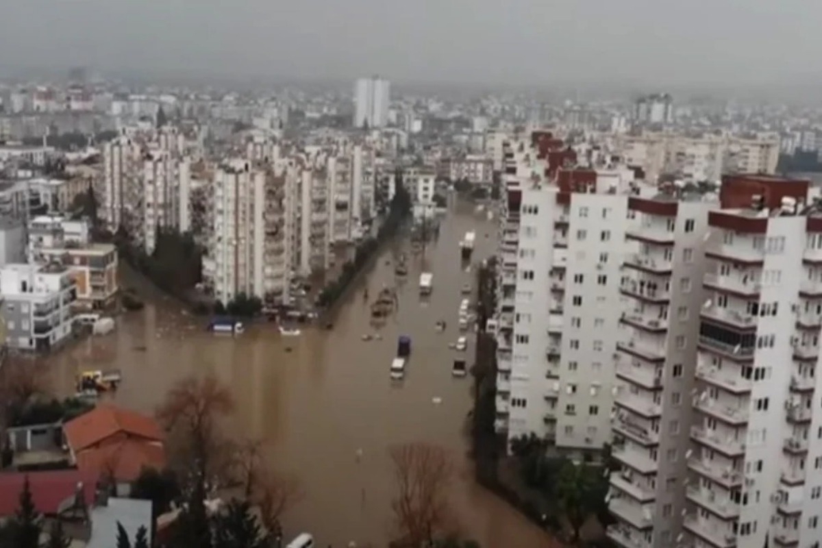 Αττάλεια: Απόκοσμες εικόνες λόγω της κακοκαιρίας: Πλημμύρισαν δρόμοι και σπίτια, ένας vεκρός