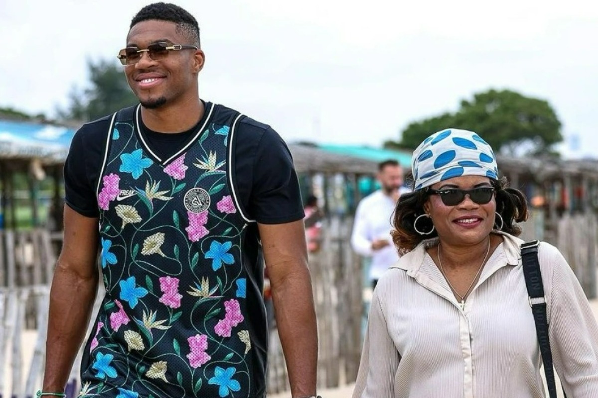 Γιάννης Αντετοκούνμπο: Πρώτη φορά στη Νιγηρία με τη μητέρα του