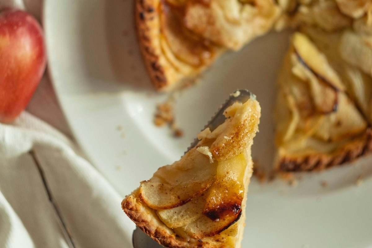 Πως να φτιάξεις γρήγορα κι εύκολα νηστίσιμη μηλόπιτα