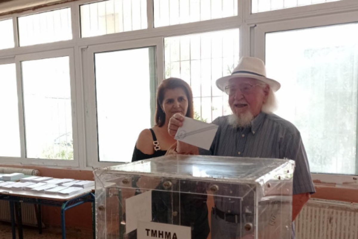 Εκλογές 2023: «Βγάλτε με φωτογραφία, μπορεί να ψηφίζω τελευταία φορά»