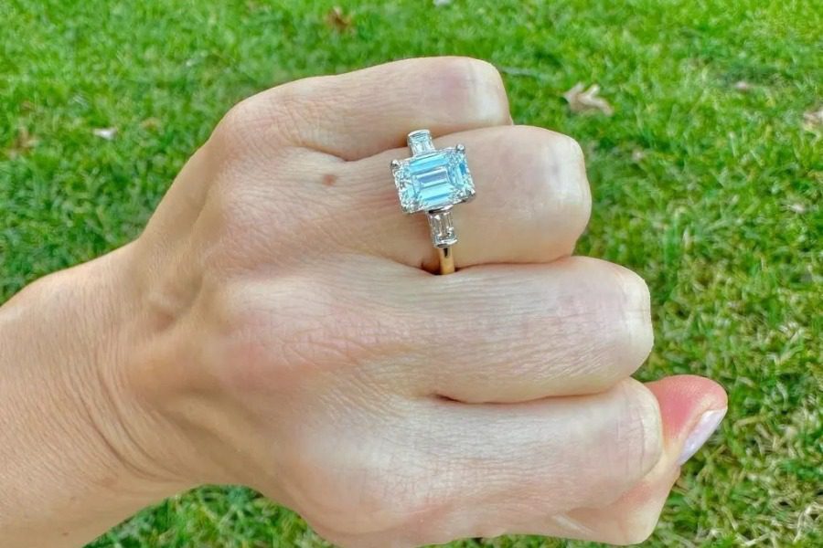 Διάσημος σεφ αρραβωνιάστηκε: Το μεγάλο μονόπετρο στο δάχτυλο της καλής του