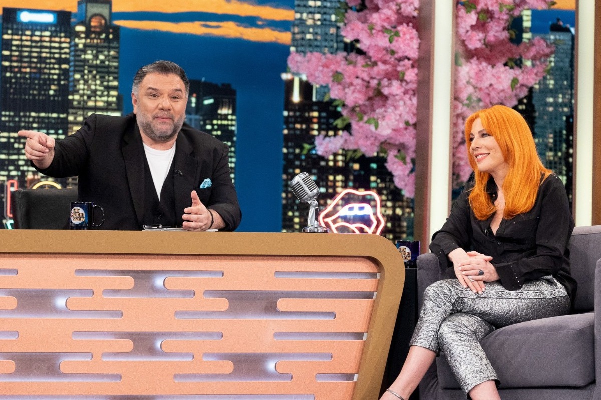 Η Σμαράγδα Καρύδη δοκιμάζει πατατάκια με γεύση ...γεννητικών οργάνων ‑ H απίστευτη αντίδραση