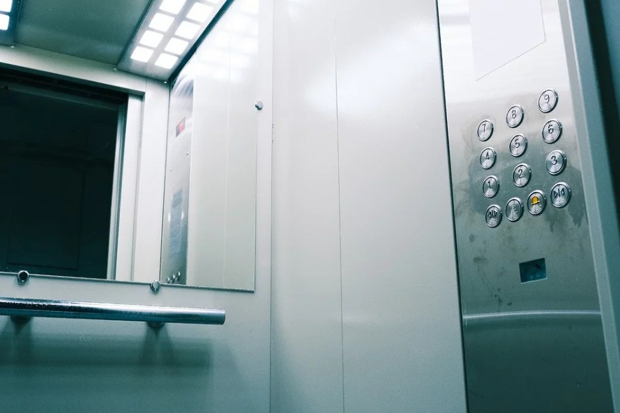 Συγκλονιστική μαρτυρία για τον «δράκο των ασανσέρ»: «Μαμά, πήγαν να με βιάσουν»