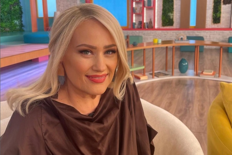 Η Αση Μπίλιου εντυπωσιάζει με τη νέα της εικόνα