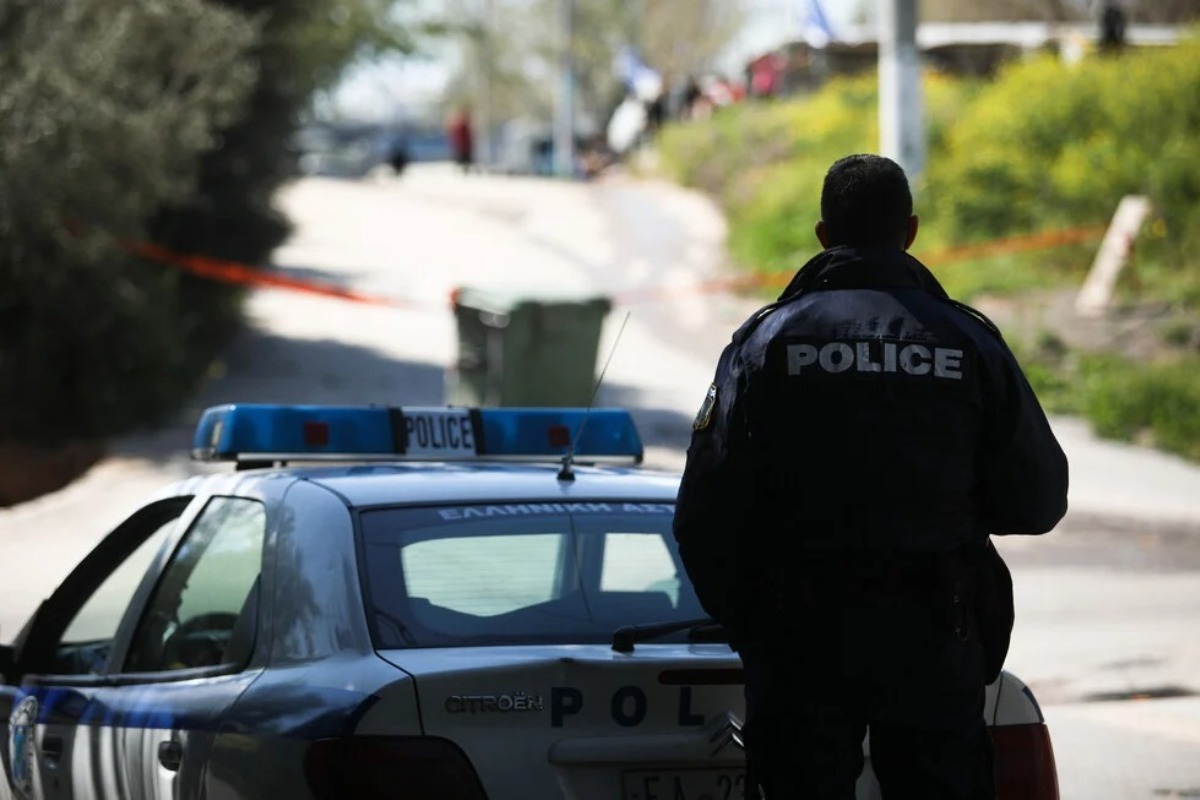 Εντοπίστηκε νεκρός άνδρας, με δεμένα χέρια, κρεμασμένος σε δέντρο