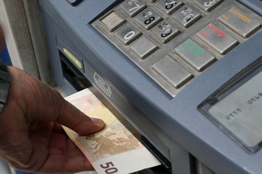 Εξαπάτησαν πατέρα και γιο με market pass στη Ρόδο