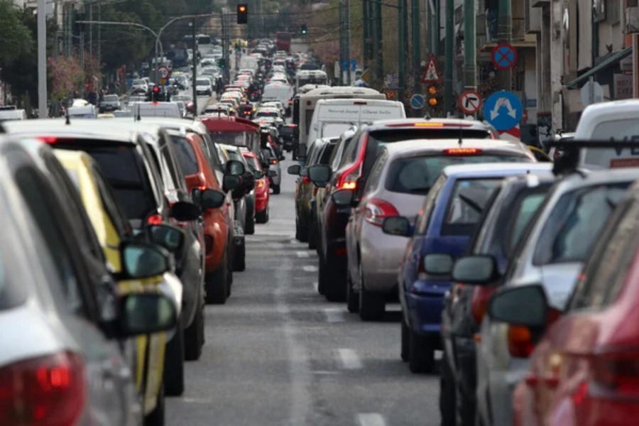 Μποτιλιάρισμα στον Κηφισό μετά από τροχαία, καθυστερήσεις και στην Αττική Οδό