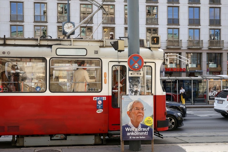 Στην Αυστρία γίνεται: Πήραν το δίπλωμα από τον υπουργό Οικονομικών γιατί έτρεχε με το αυτοκίνητο