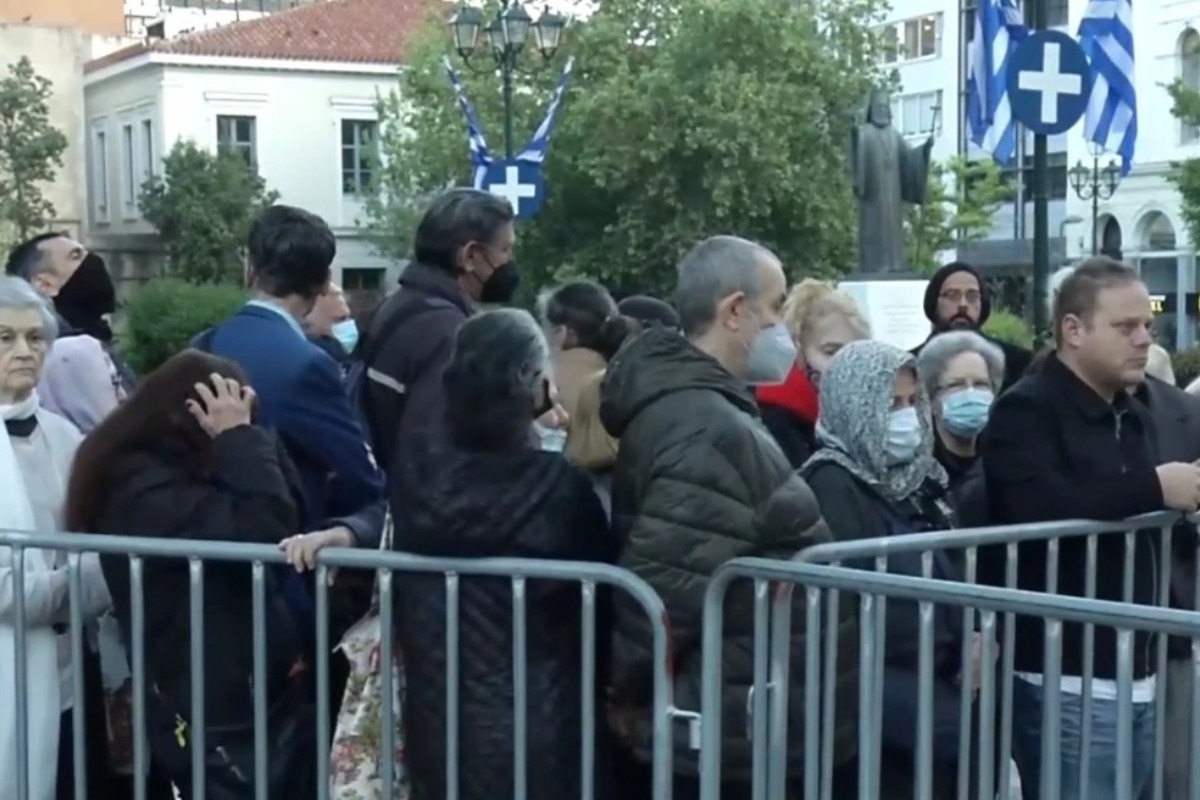 Χαμός στη Μητρόπολη Αθηνών: Ουρές από τα ξημερώματα για προσκύνημα της εικόνας Αξιον Εστί