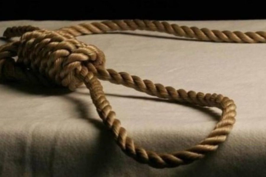 Συνελήφθη 50χρονη για τον απαγχονισμό του άνδρα σε διαμέρισμα: «Του έσπρωξα την καρέκλα»