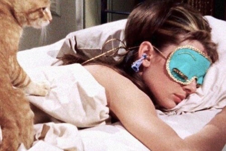 Οι ειδικοί σε προειδοποιούν: Τι δεν πρέπει να κάνεις, πριν πας για ύπνο