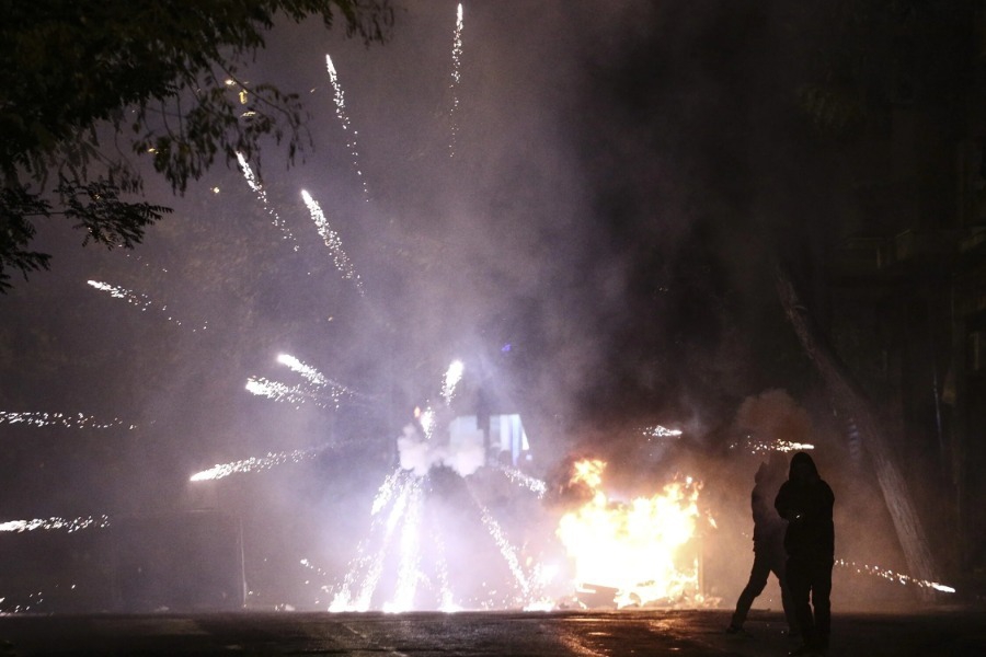 Συνελήφθησαν πατέρας και γιος γιατί πουλούσαν παράνομα βεγγαλικά στο TikTok