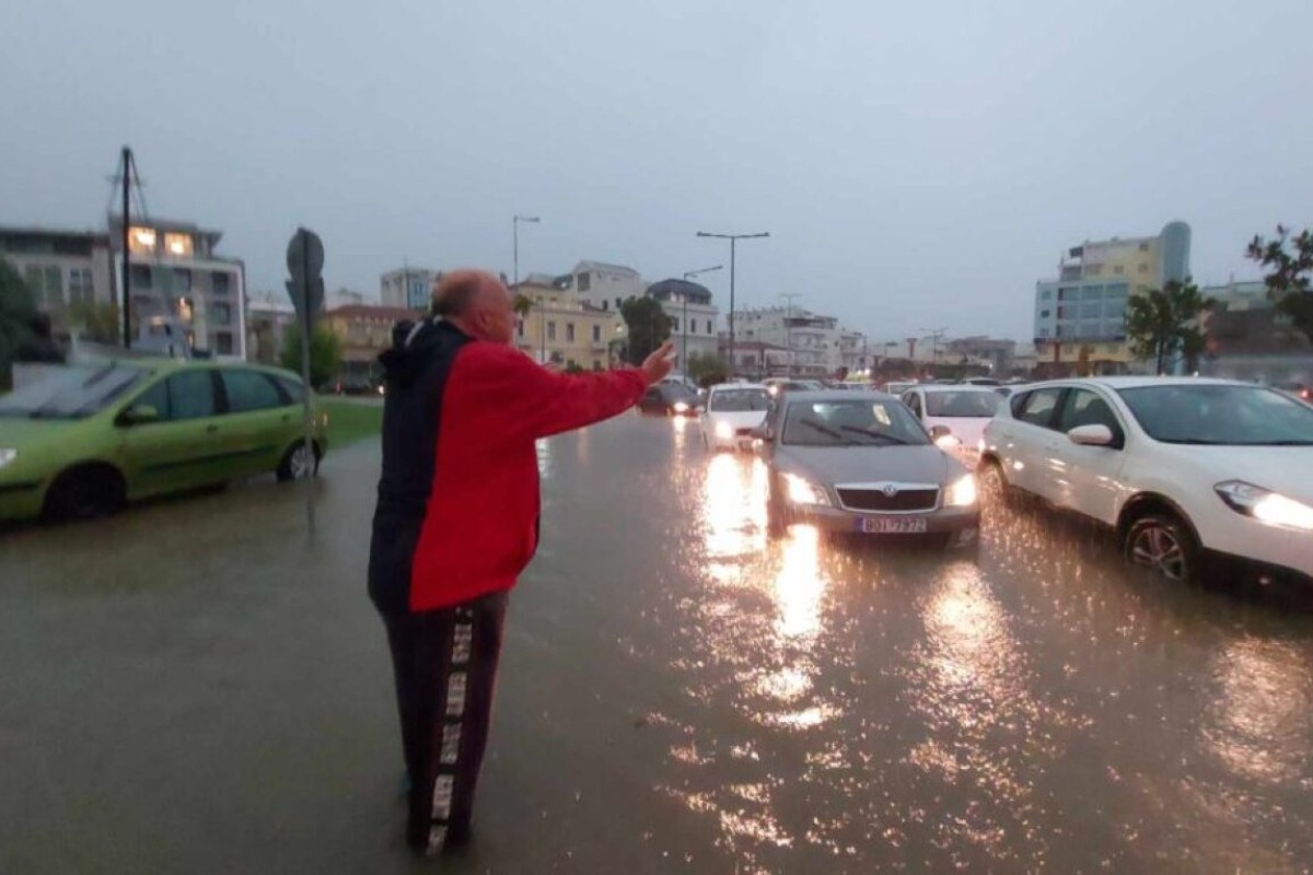 Αχιλλέας Μπέος ‑ Κακοκαιρία Daniel: «Πού πάτε ρε άνθρωποι; Γυρίστε στα σπίτια σας, θα πλημμυρίσει όλος ο Βόλος»