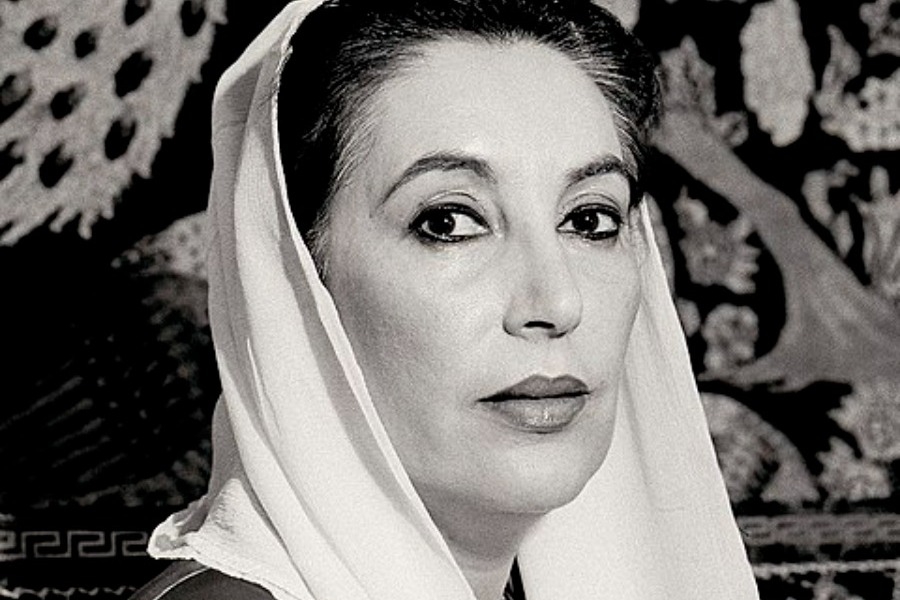 Σαν σήμερα: Η δολοφονία της πρώτης γυναίκας πρωθυπουργού ισλαμικής χώρας