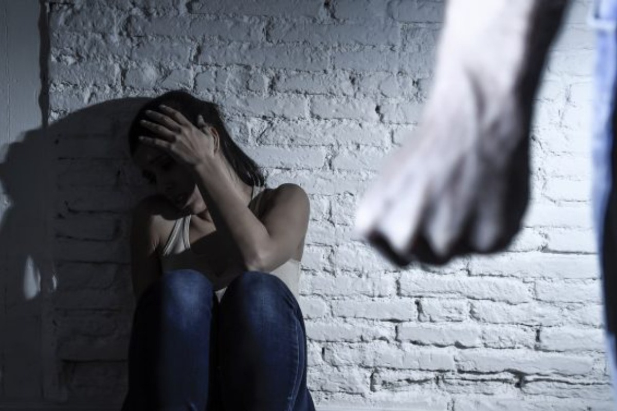 «Θα σε βρουν σε χαντάκι» ‑ «Νταής» στον Βόλο τρομοκρατεί πρώην σύζυγο, κόρη και πεθερά