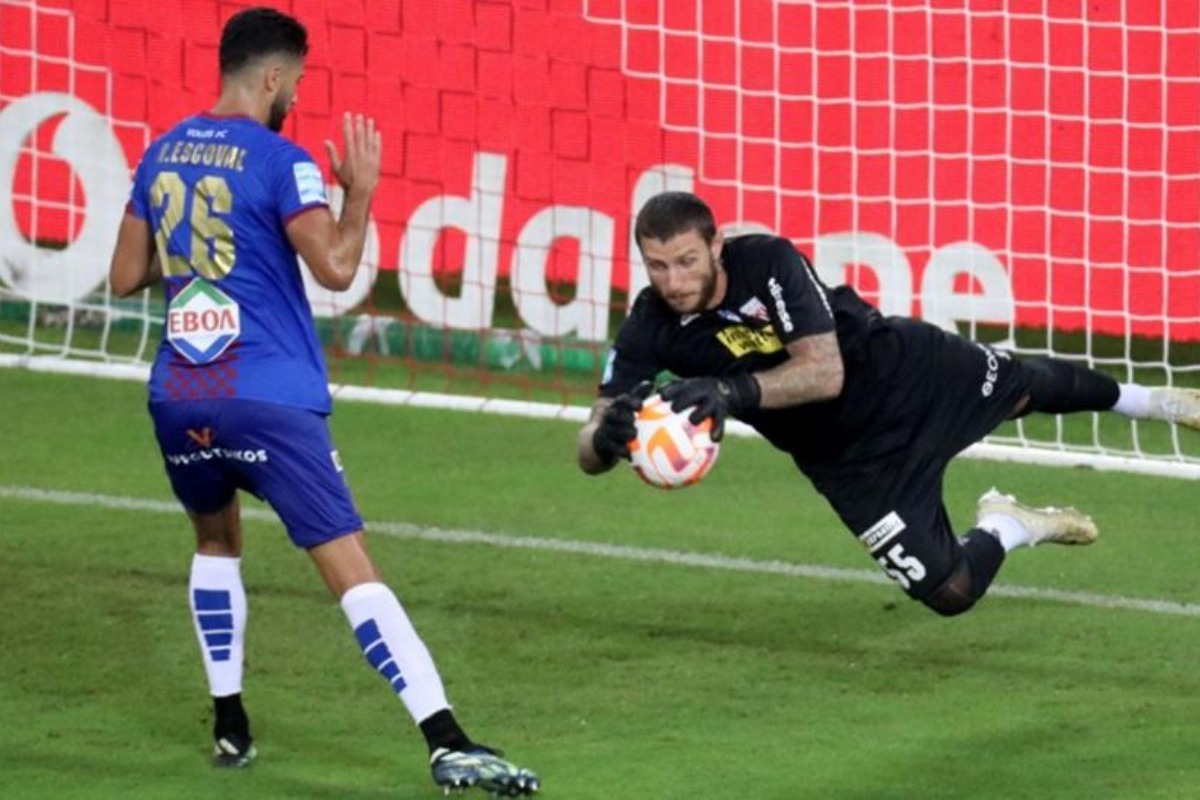 Ραγδαίες εξελίξεις: Ο Μπέος διέκοψε τα συμβόλαια των Κλέιμαν και Εσκοβάλ