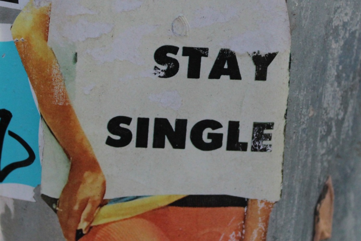 Σημάδια που δείχνουν ότι θα έπρεπε να είσαι single