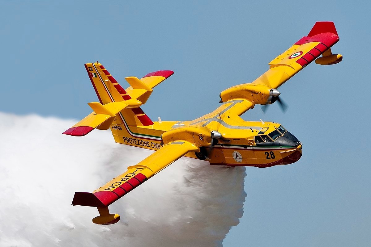 Έπεσε Canadair στην Κάρυστο ‑ Συγκλονιστικό βίντεο από τη στιγμή της πτώσης