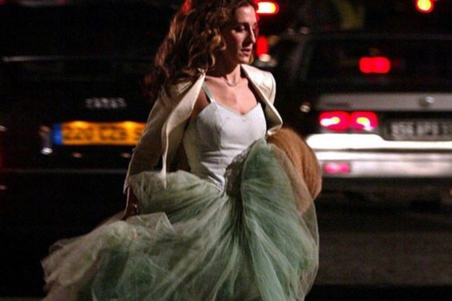 Ρούχα και αξεσουάρ που αγαπάμε αλλά... «απαγορεύεται» να φορέσουμε