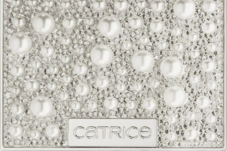 Pearl Glaze: Λαμπερές πινελιές για χειμερινές εμφανίσεις που θα συζητηθούν από την Catrice!