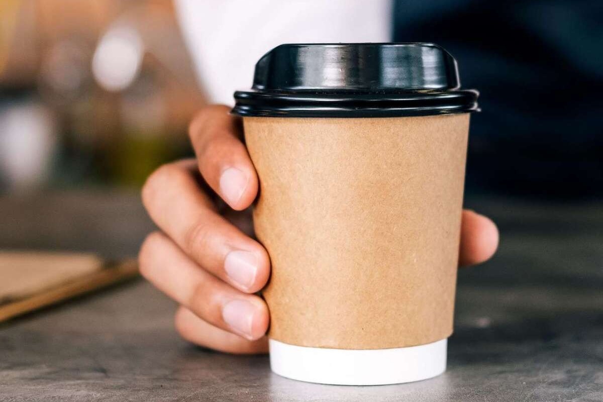 Αλαλούμ με τον ΦΠΑ στα ροφήματα: Αλλη η τιμή στο τραπέζι και άλλη στο «πακέτο»