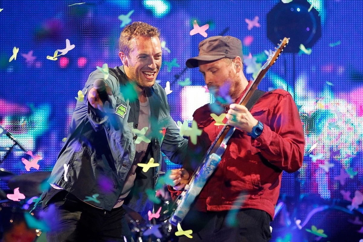 Coldplay: Στο ΟΑΚΑ από τα… χαράματα ο κόσμος για τη συναυλία – Το πρόγραμμα και οι οδηγίες