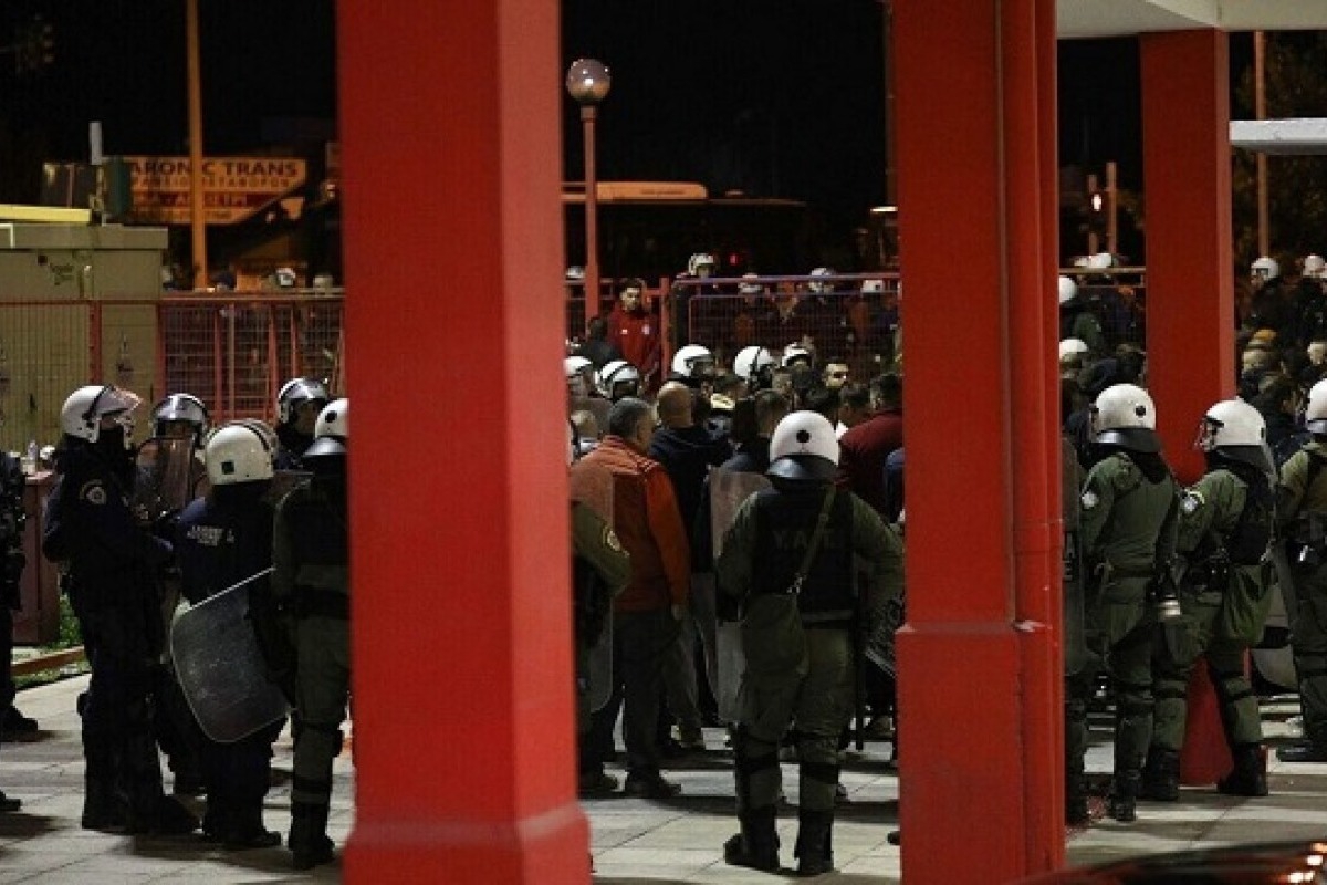 Ακρωτηρίασαν το ένα πόδι του αστυνομικού που τραυματίστηκε από τη φωτοβολίδα