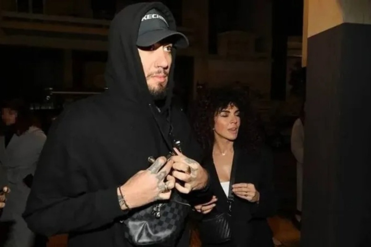 Μαρία Σολωμού & Mente Fuerte αγκαλιά στη Σαντορίνη