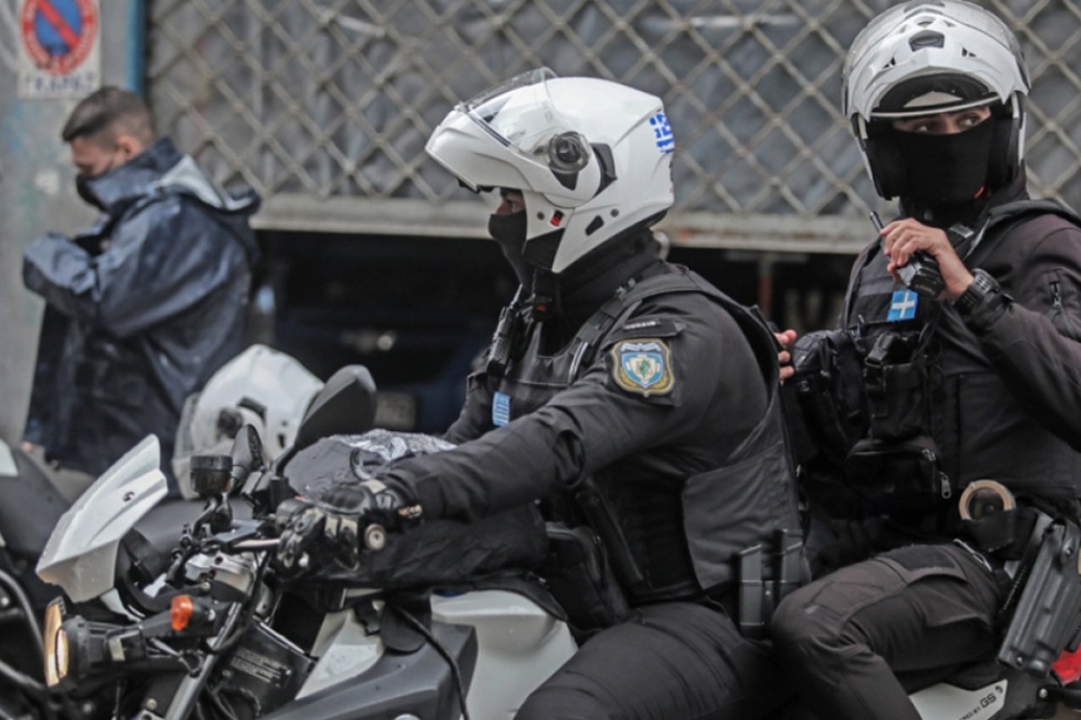 Τρόμος για μοντέλο στο κέντρο της Αθήνας ‑ Αιγύπτιος τη δάγκωσε και της έκλεψε το κινητό