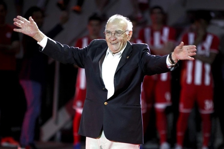 Πέθανε στα 98 του χρόνια ο θρυλικός ποδοσφαιριστής του Ολυμπιακού Γιώργος Δαρίβας