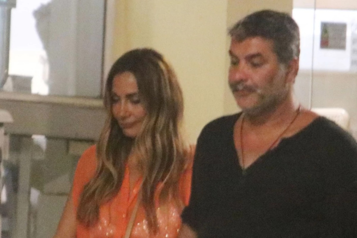 Δεκάδες τα φαγητά στο σπίτι της Δέσποινας Βανδή ‑ Έκανε ρεβεγιόν με τον Βασίλη Μπισμπίκη και φίλους τους