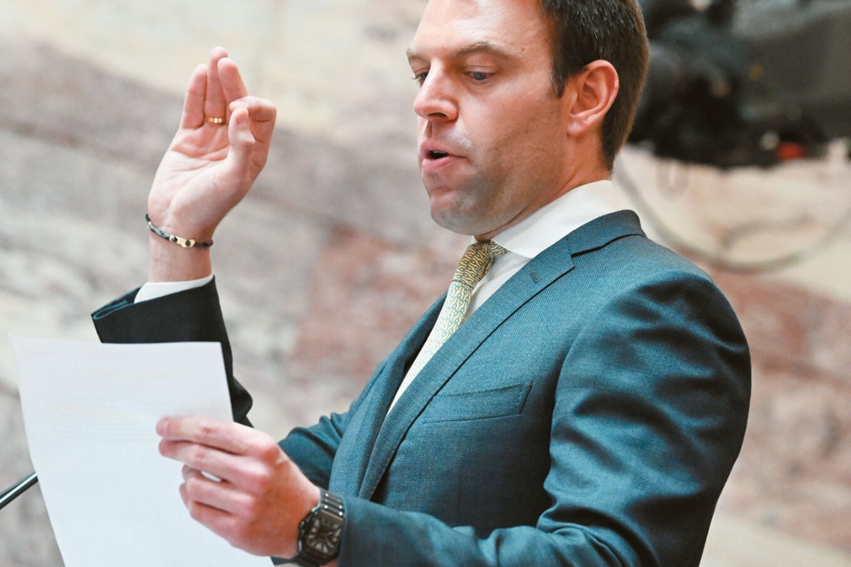 Ο Κασσελάκης διαγράφει Τσακαλώτο και Πέρκα από την ΚΟ του ΣΥΡΙΖΑ