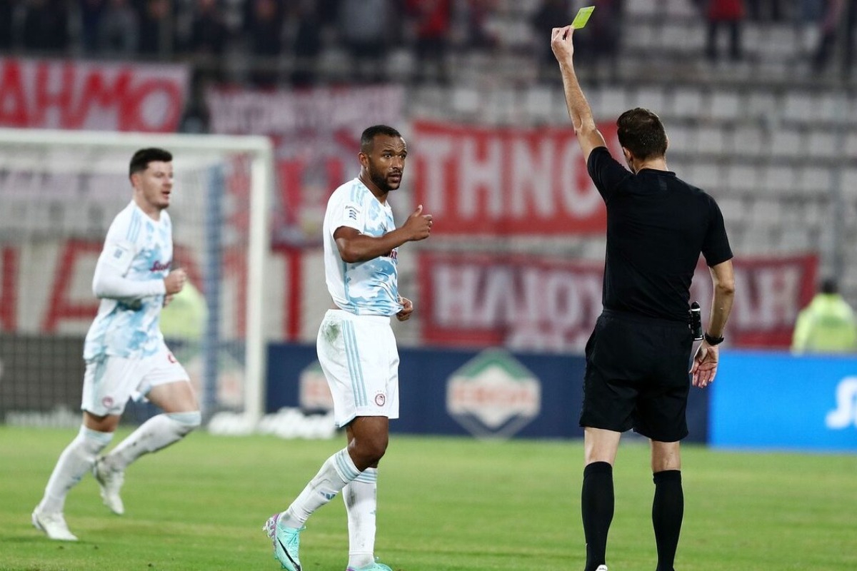 Super League: Επιμένουν στην αποχή οι διαιτητές ‑ Στον «αέρα» το πρωτάθλημα