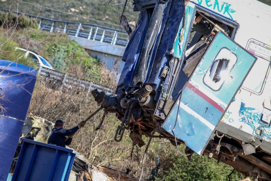 Τέμπη: «Ντρέπομαι που είμαι ζωντανή» ξεσπάει 19χρονη που γλίτωσε από το βαγόνι ‑ εστιατόριο