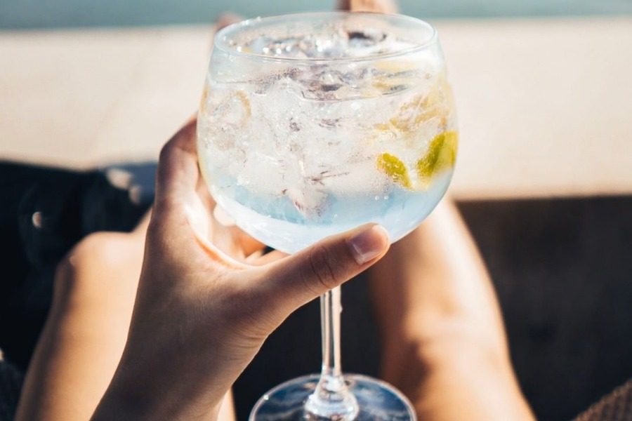 Τα ποτά που πρέπει να αποφύγεις αν δεν θες να βγάζεις σπυράκια