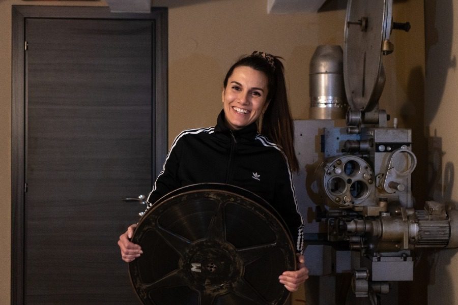 Η Ιωάννα Ράππου βλέπει τον κόσμο από τον εξώστη ενός σινεμά