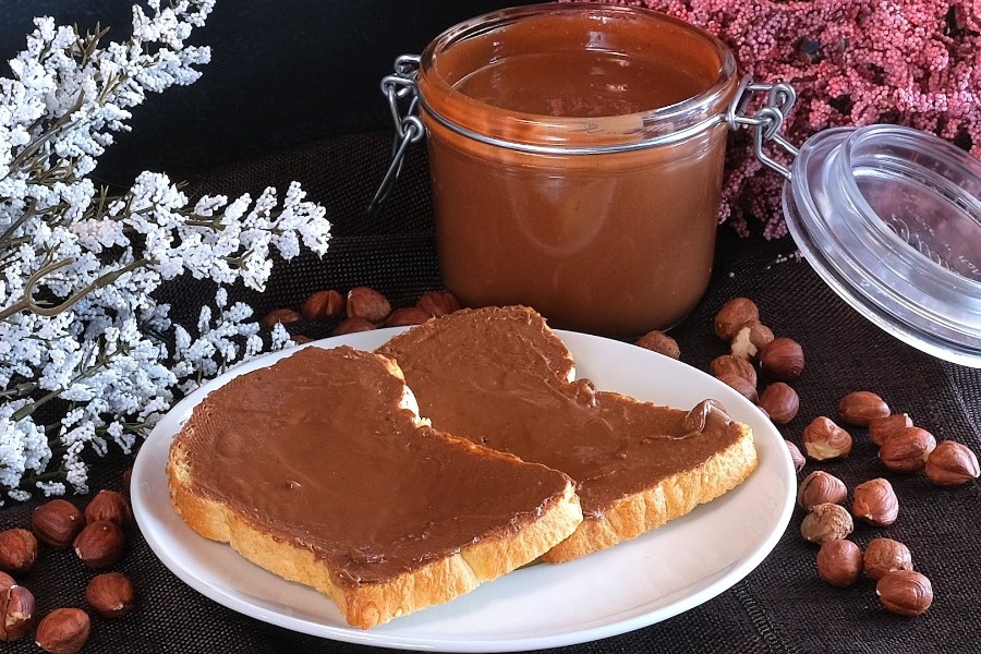 Εύκολη σπιτική πραλίνα σοκολάτας με μόνο 4 υλικά και χωρίς ζάχαρη