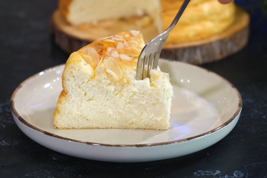 Αφράτο cheesecake στο φούρνο με πιο χαμηλά λιπαρά