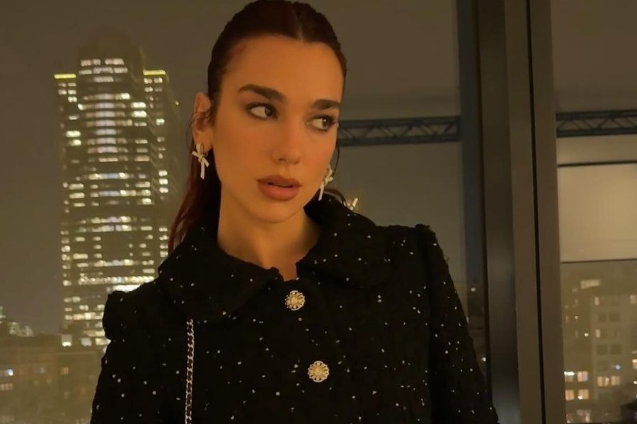 O νέος έρωτας της Dua Lipa: Tην τσάκωσαν να ανταλλάζει τρυφερά φιλιά