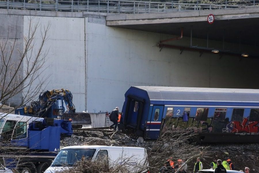 Τα επίμονα τηλέφωνα του μηχανοδηγού του επιβατικού τρένου το μοιραίο βράδυ