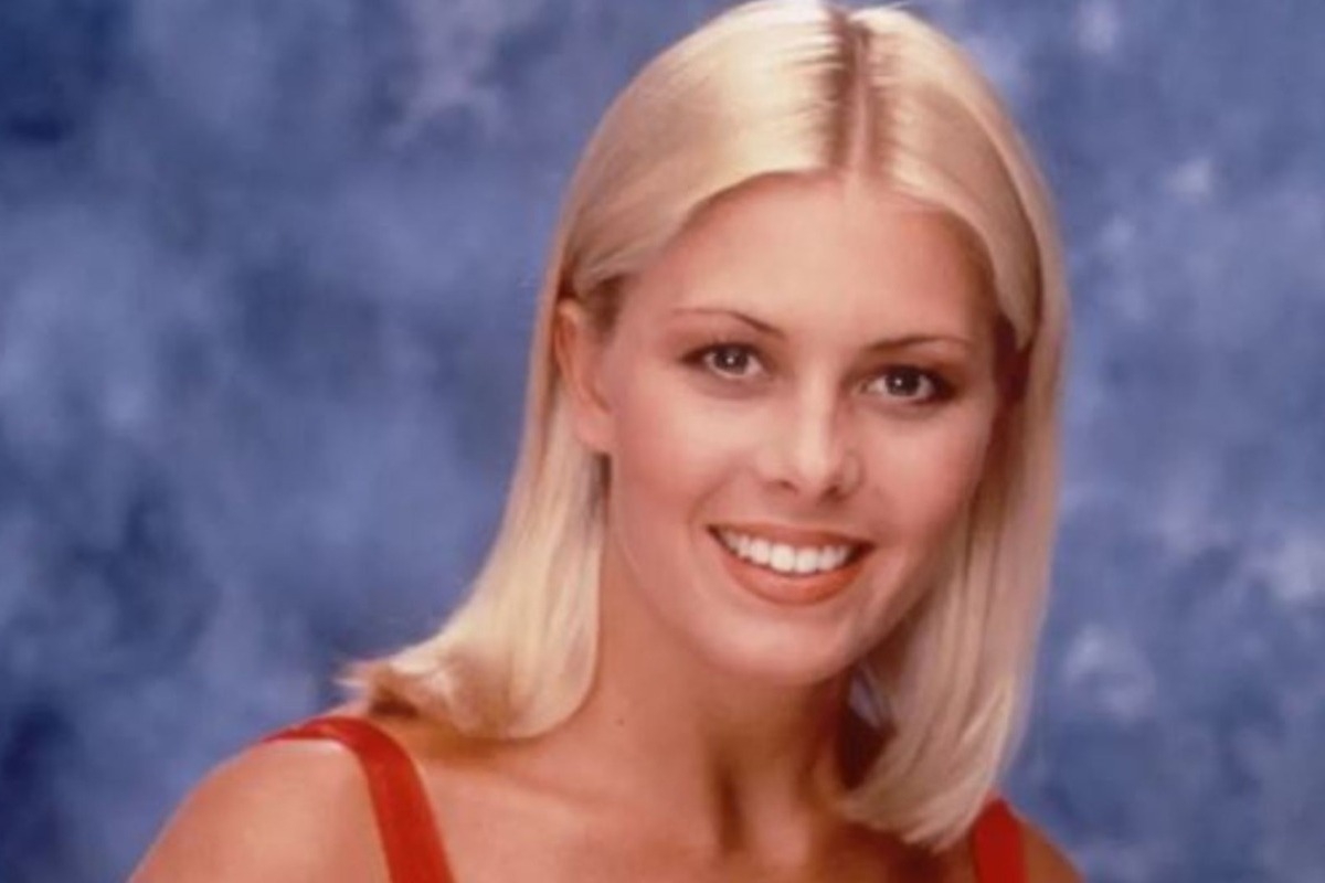 Νικόλ Έγκερτ: Ξύρισε το κεφάλι της δημόσια ‑ Η ηθοποιός του Baywatch δίνει μάχη με μία σπάνια μορφή καρκίνου