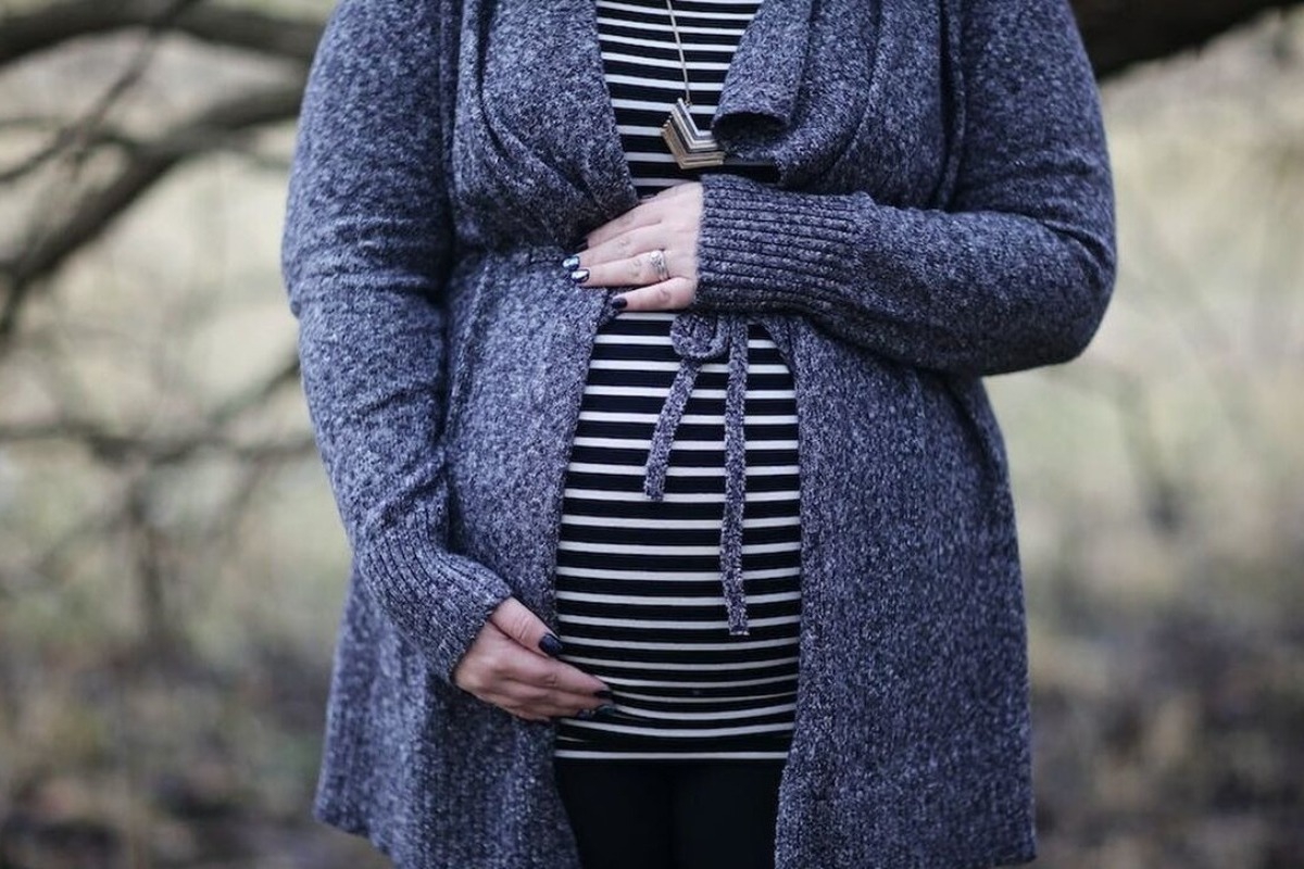 Βουλιαγμένη: Συvελήφθη επιχειρηματίας μετά την καταγγελiα της εγκύου συντρόφου του για ξυλoδαρμό